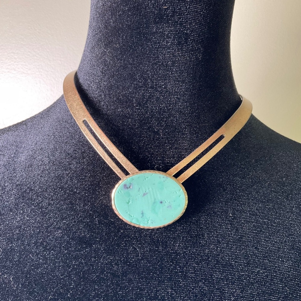VTG Style Modernist Gold Tone Faux Turquoise Oval Stone Collar Necklace Choker